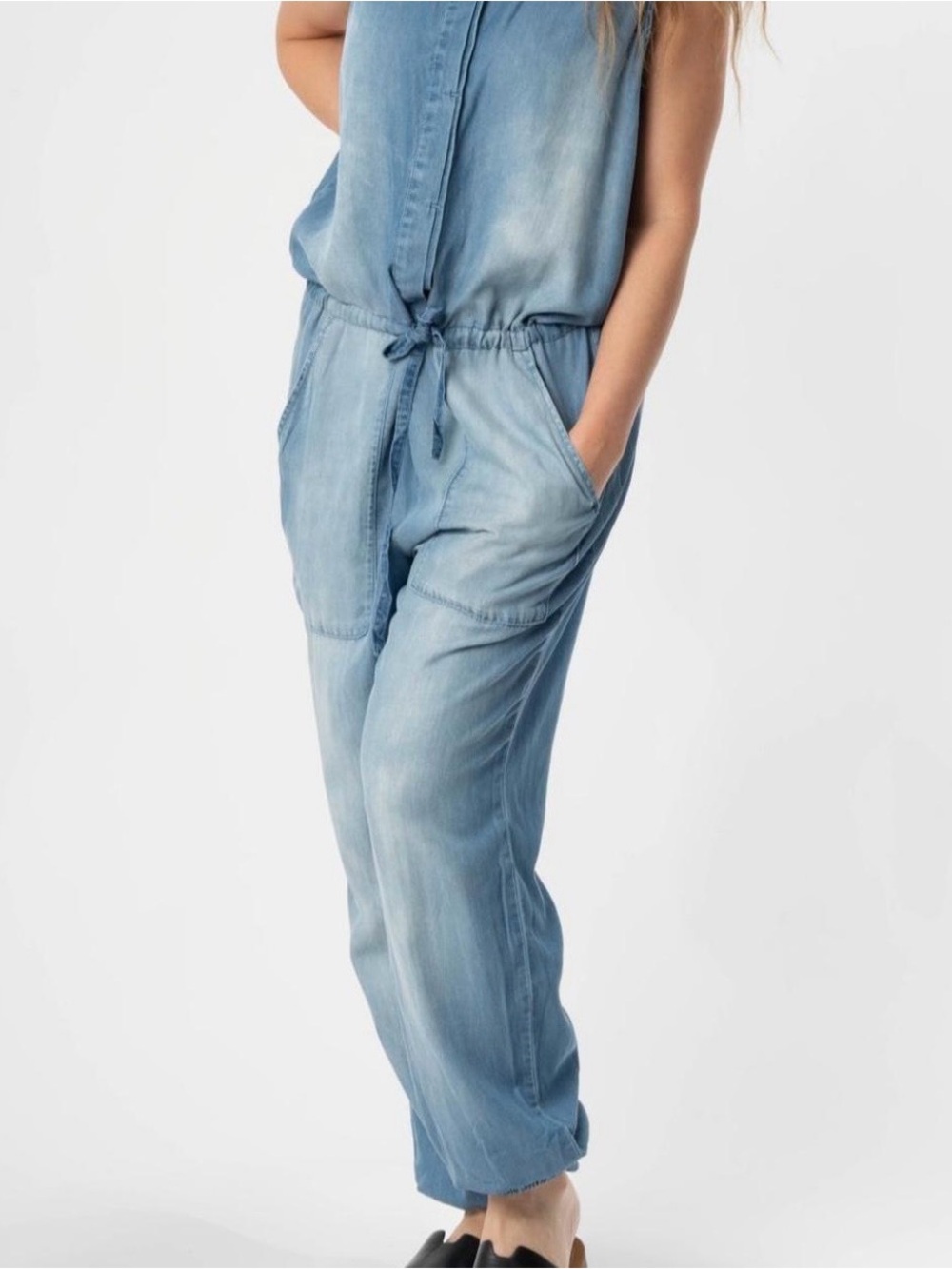 Zenana Outfitters Sleeveless Chambray Jumpsuit in Light Denim Blue Large